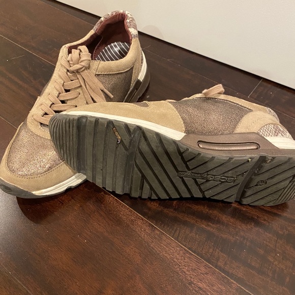 BCBG bronze suede and leather sneakers. Size 7.5 - Picture 3 of 3